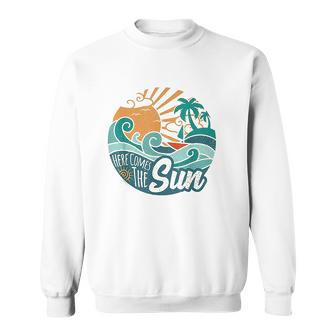 Here Comes The Sun Vintage Style Retro 60S Summer Gift Sweatshirt | Favorety