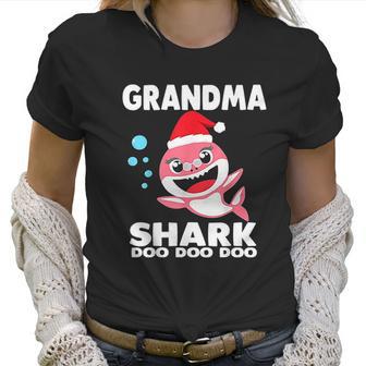 Grandma Shark Christmas For Matching Family Women T-Shirt | Favorety AU