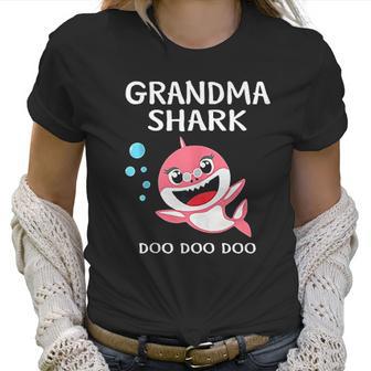 Grandma Shark Doo Doo Halloween Costume Christmas Gift Women T-Shirt | Favorety DE