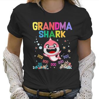 Grandma Shark Funny Mothers Day Cute Gift For Mother Women T-Shirt | Favorety UK