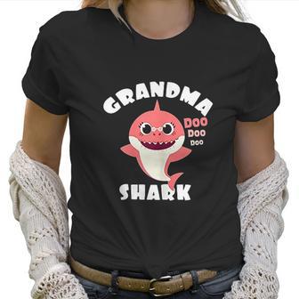 Grandma Shark Gift Shark Baby Cute Design Family Women T-Shirt | Favorety DE