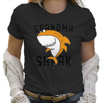 Grandma Shark For Mom Grandmother Halloween Christmas Women T-Shirt | Favorety CA