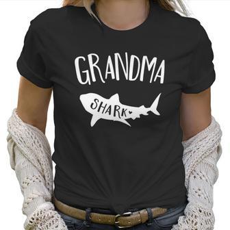 Grandma Shark Mothers Day Birthday Women T-Shirt | Favorety CA