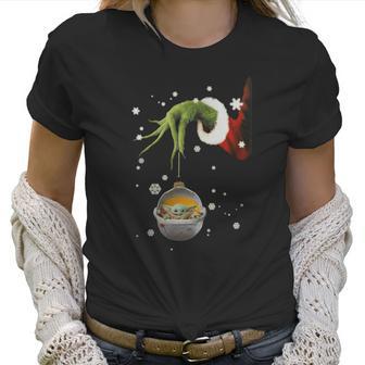 Grinch Hand Holding Baby Yoda Star Wars Christmas Shirt Women T-Shirt | Favorety UK