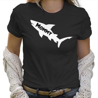 Mommy Shark Shark Family Costume Mothers Day Gifts Women T-Shirt | Favorety UK