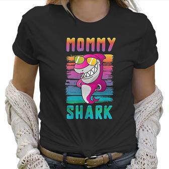 Mommy Shark Funny Retro Vintage Gifts For Mother Women T-Shirt | Favorety DE