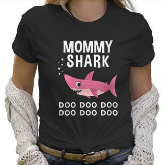 Mommy Shark Mothers Day Doo Doo Women T-Shirt | Favorety DE