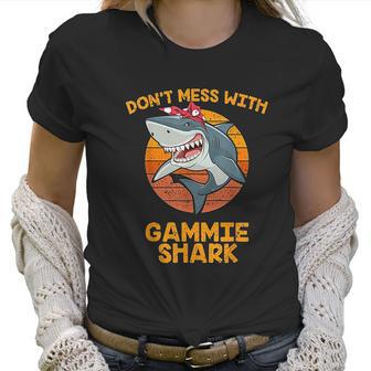 Vintage Dont Mess With Grandma Shark Gammie Gifts Women T-Shirt | Favorety DE