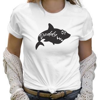 Daddy Shark Mommy Shark Dad Birthday Gifts Women T-Shirt | Favorety DE