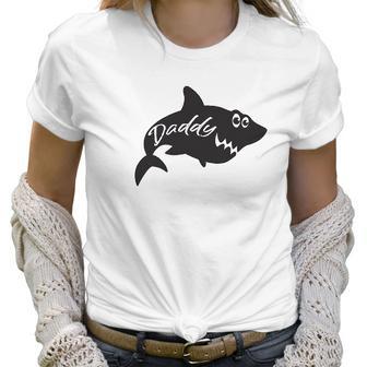 Daddy Shark Mommy Shark Meaningful Gifts For Mom Women T-Shirt | Favorety UK