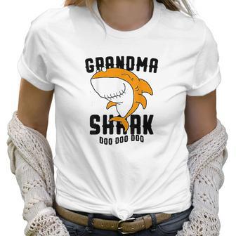 Grandma Shark For Mommy Grandmother Women T-Shirt | Favorety