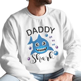 Daddy Shark Doo Doo Cute Funny Family Cool Fathers Day Gift Men Sweatshirt | Favorety