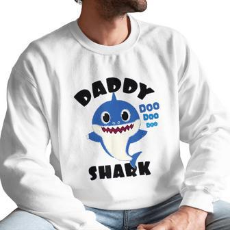 Daddy Shark Gift For Dad Shark Baby Cute Men Sweatshirt | Favorety AU