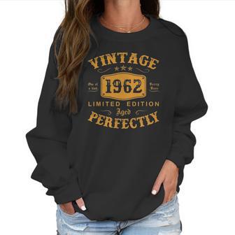 60 Years Old Birthday Gifts Vintage 1962 60Th Birthday Gifts Women Sweatshirt | Favorety DE