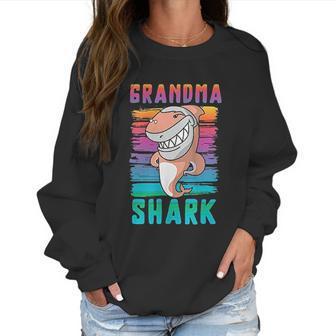 Grandma Shark Funny Retro Vintage Grandmother Women Sweatshirt | Favorety AU