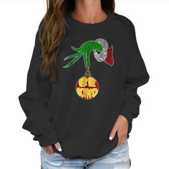 Be Kind Grinch Hand Holding Women Sweatshirt | Favorety DE