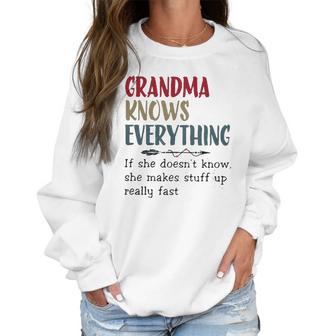 Grandma Knows Everything Womens Funny Grandma Women Sweatshirt | Favorety DE