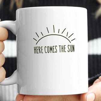 Here Comes The Sun Summer Beach Sunshine Graphic Coffee Mug | Favorety CA