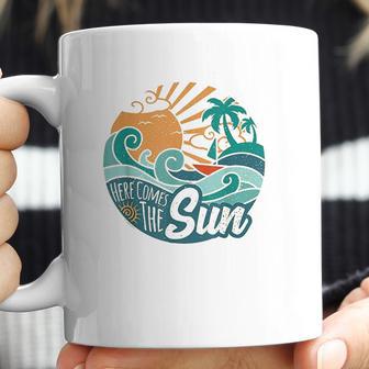 Here Comes The Sun Vintage Style Retro 60S Summer Gift Coffee Mug | Favorety AU