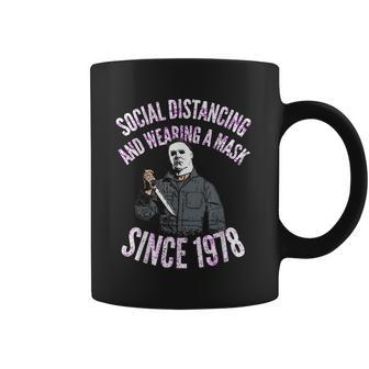 Cute Halloween Funny Halloween Day Social Distancing And Wearing A Mask In Pub Coffee Mug | Favorety DE