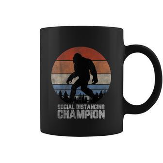 Retro Bigfoot Bigfoot Social Distancing Champ Coffee Mug | Favorety DE