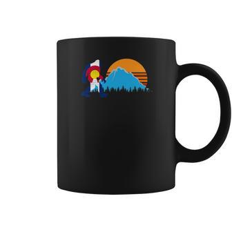 Retro Bigfoot Sun Mountain Colorado State Flag Shirt Gift Coffee Mug | Favorety DE