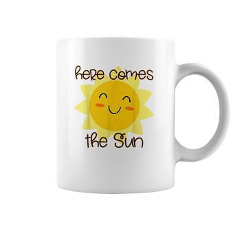 Here Comes The Sun Happy Summer Summer Gifts Coffee Mug | Favorety UK