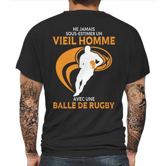 Ne Jamais Sous Estimer Un Vieil Homme Avec Une Balle De Rugby Mens Back Print T-shirt | Favorety