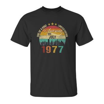 Born In July 1977 Vintage 44Th Birthday 44 Years Old Bday Unisex T-Shirt | Favorety DE