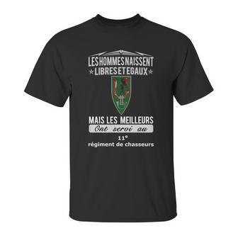 Les Hommes Naissent Libreset Egaux Mais Les Meilleurs Ont Servi Au 11E Regiment De Chasseurs Unisex T-Shirt | Favorety UK