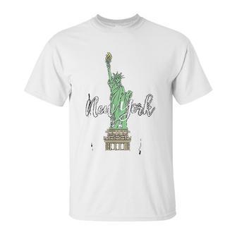 Tourist Statue Of Liberty Iconic New York Unisex T-Shirt | Favorety AU