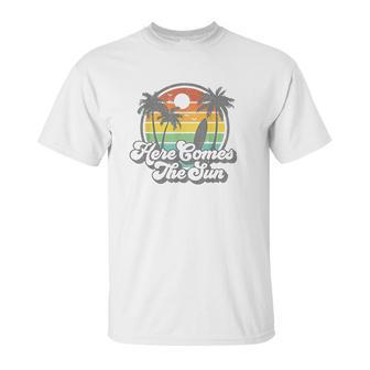 Vintage Here Comes The Sun Beach Surfing Retro 70S Surf Gift Unisex T-Shirt | Favorety UK