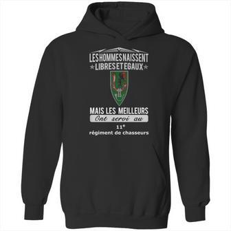 Les Hommes Naissent Libreset Egaux Mais Les Meilleurs Ont Servi Au 11E Regiment De Chasseurs Hoodie | Favorety DE