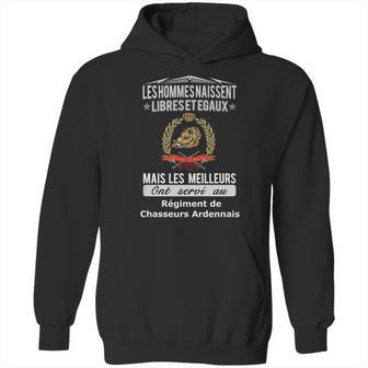 Les Hommes Naissent Libreset Egauz Mais Le Meilleur Ont Servi Au Régiment De Chasseurs Ardennais Hoodie | Favorety UK