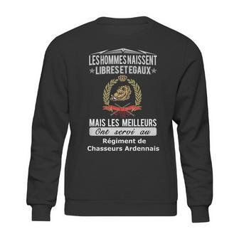 Les Hommes Naissent Libreset Egauz Mais Le Meilleur Ont Servi Au Régiment De Chasseurs Ardennais Sweatshirt | Favorety CA