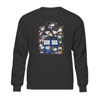 Snoopy Of Doctor Police Box Sweatshirt | Favorety DE