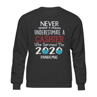 Never Underestimate Who Survived The Pandemic Cashier Sweatshirt | Favorety DE