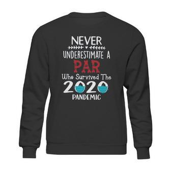 Never Underestimate Who Survived The Pandemic Par Sweatshirt | Favorety