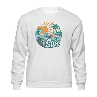 Here Comes The Sun Vintage Style Retro 60S Summer Gift Sweatshirt | Favorety DE