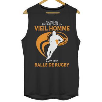 Ne Jamais Sous Estimer Un Vieil Homme Avec Une Balle De Rugby Unisex Tank Top | Favorety UK