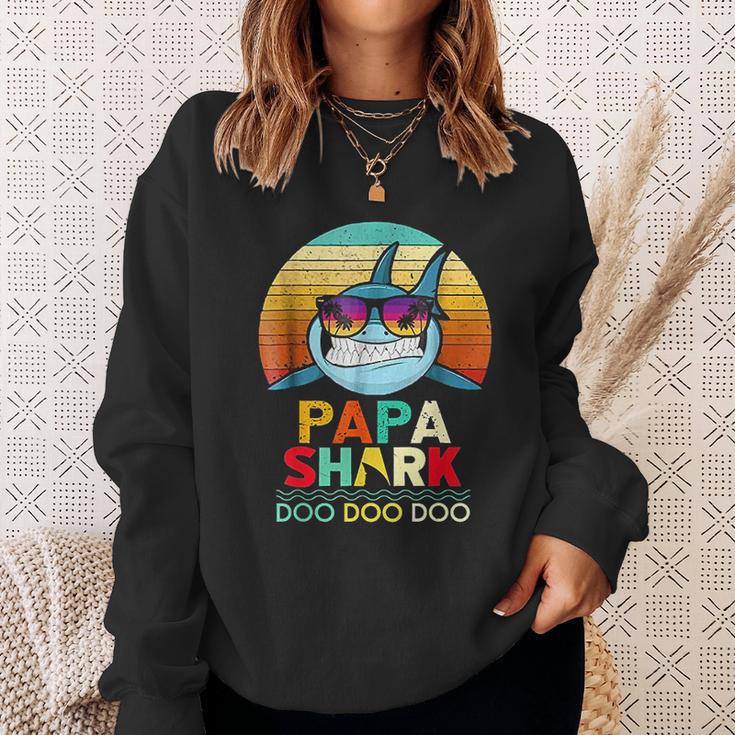 Retro Vintage Papa Shark Doo Doo Doo Sweatshirt Gifts for Her