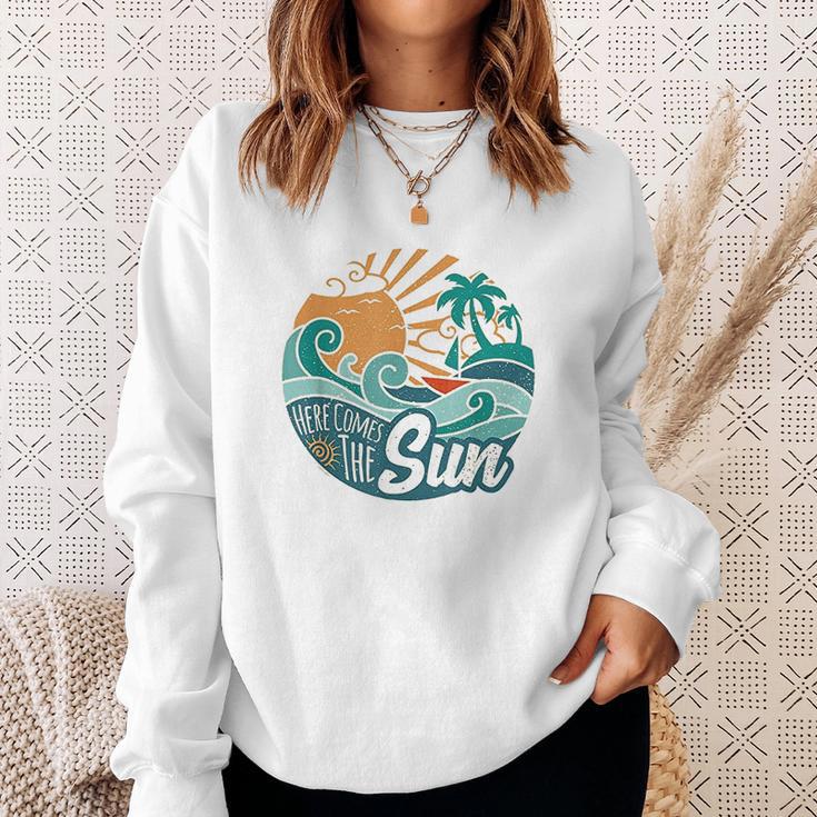 Here Comes The Sun Vintage Style Retro 60S Summer Gift Sweatshirt Gifts for Her