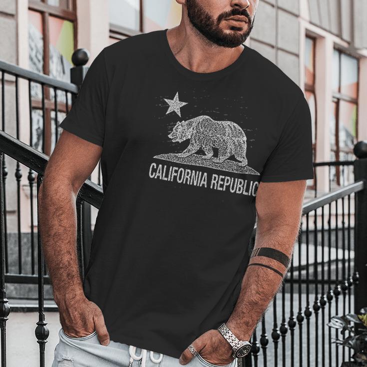 California Republic Cali Bear Star Vintage State Flag Men T-Shirt