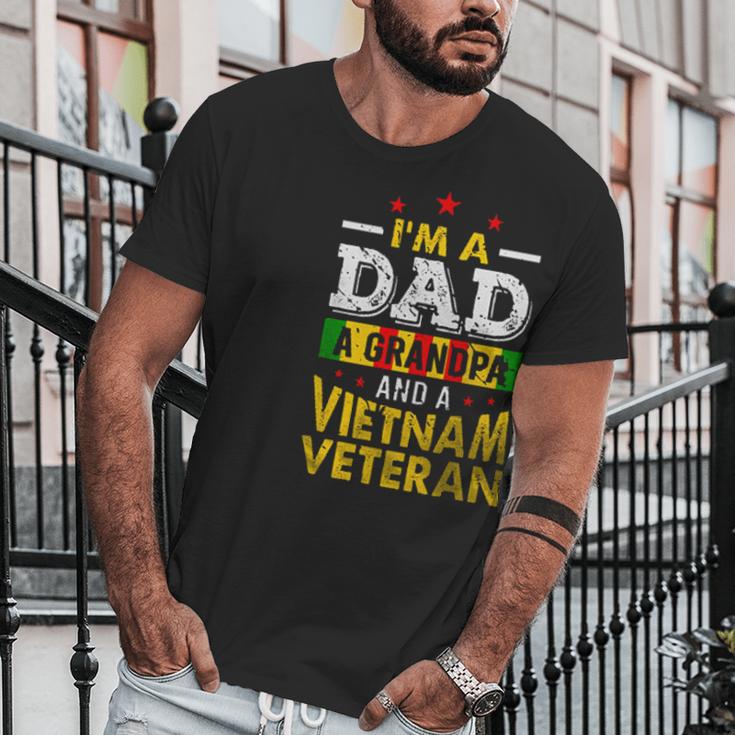 I Am A Dad And A Vietnam Veteran Enjoyable Gift 2022 Men T-Shirt