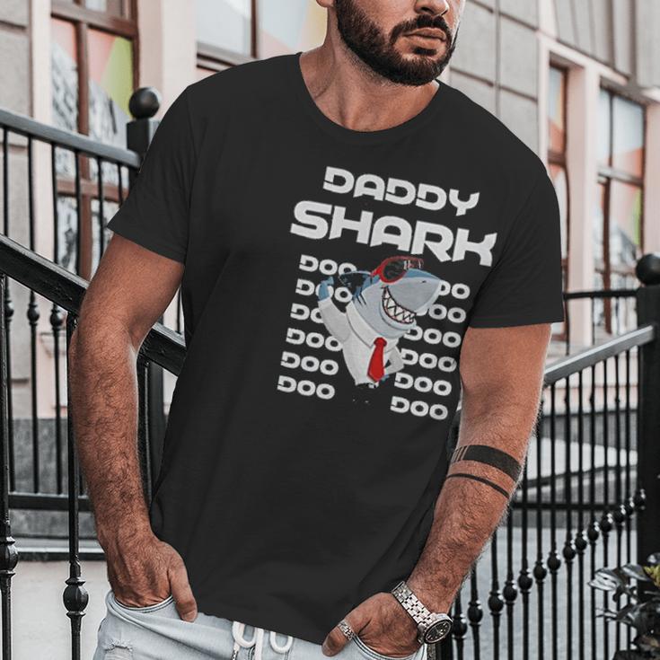 Daddy Shark Cool Dad Dad Birthday Gifts Men T-Shirt