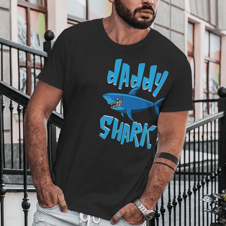 Daddy Shark Cute Papa Loves Sharks Men T-Shirt