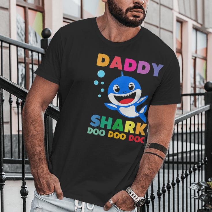 Daddy Shark Doo Doo Funny Dad Birthday Gifts Men T-Shirt