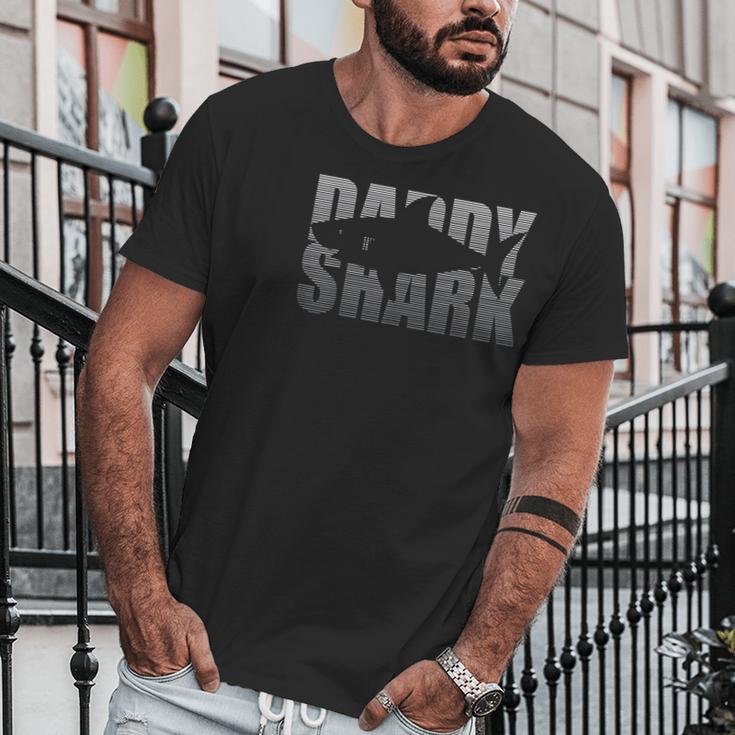 Daddy Shark Funny Fathers Day Gift For Dad Men T-Shirt