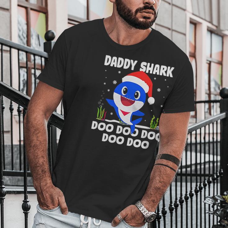 Men Daddy Shark With Santa Claus Hat Family Pajama Men T-Shirt