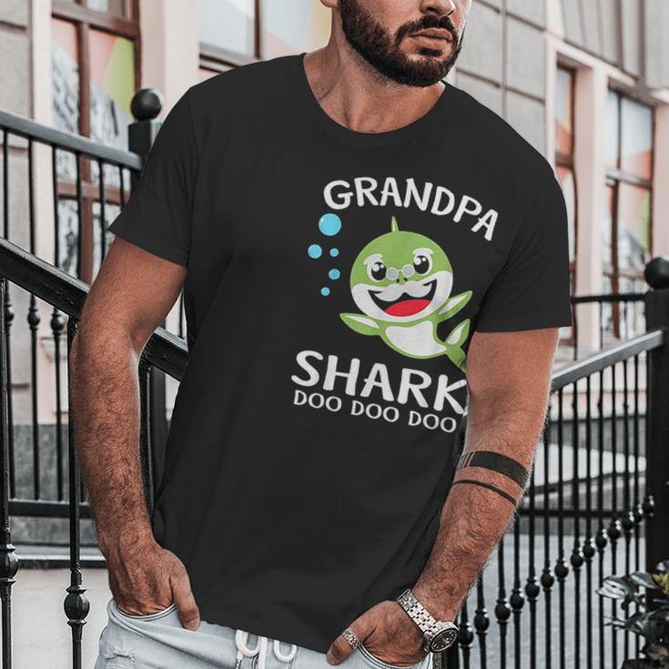 Grandpa Shark Funny Fathers Day Men T-Shirt